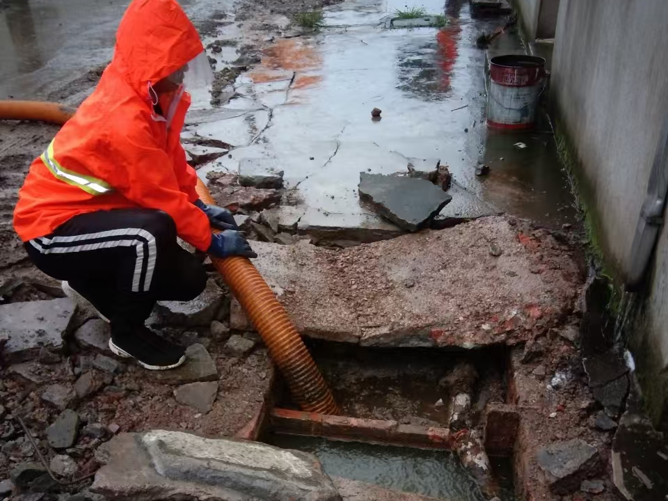 潮州专业清理污水池 炜誉市政以规范流程守护城市 “肠道”